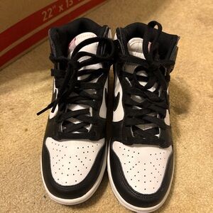 Nike Black and White Women's Sneakers